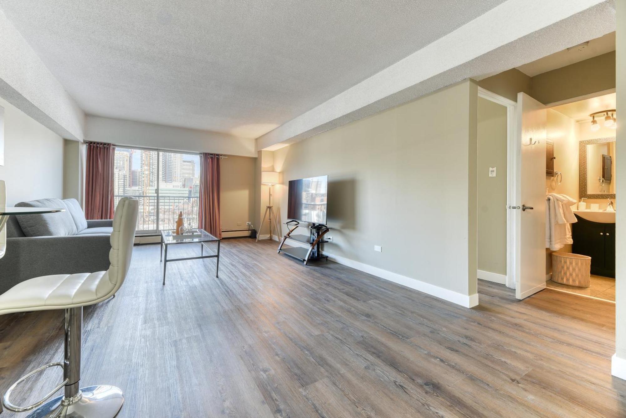 A Spacious Downtown 1-Bed Suite YYC Buitenkant foto